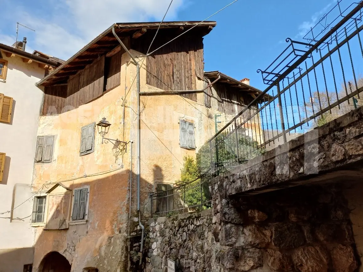 PORZIONE TERRA-TETTO