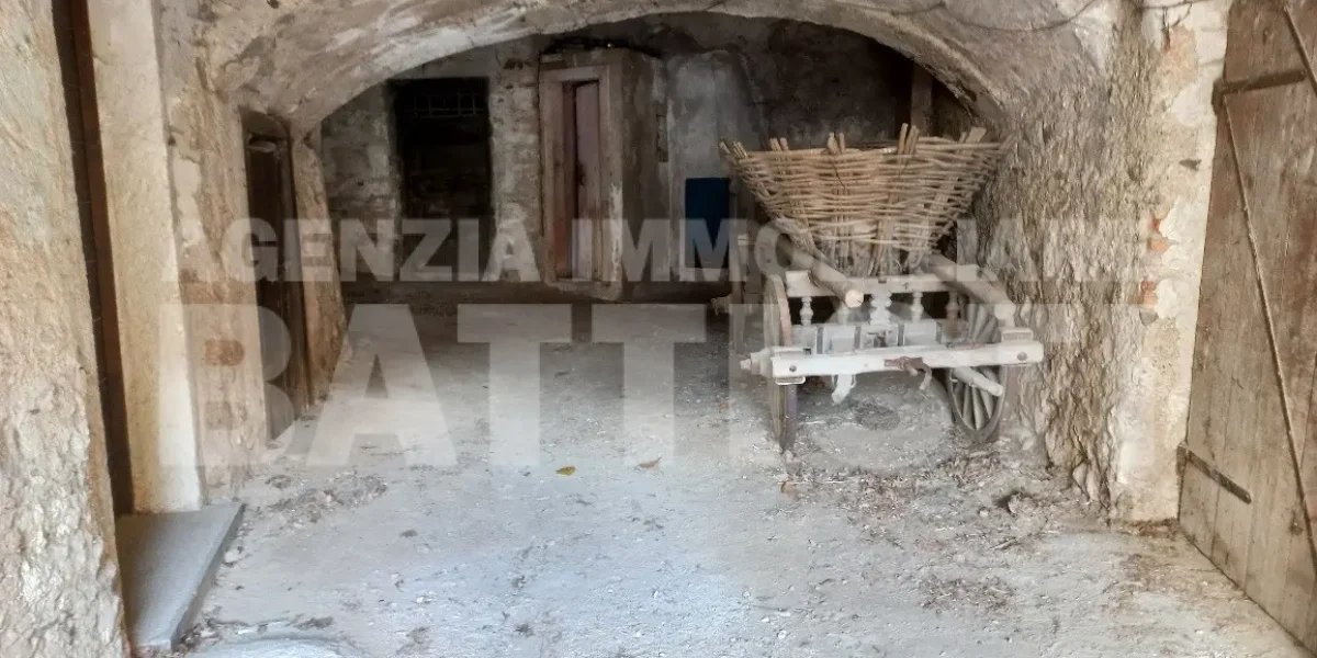 GRANDE PORZIONE IN CENTRO STORICO