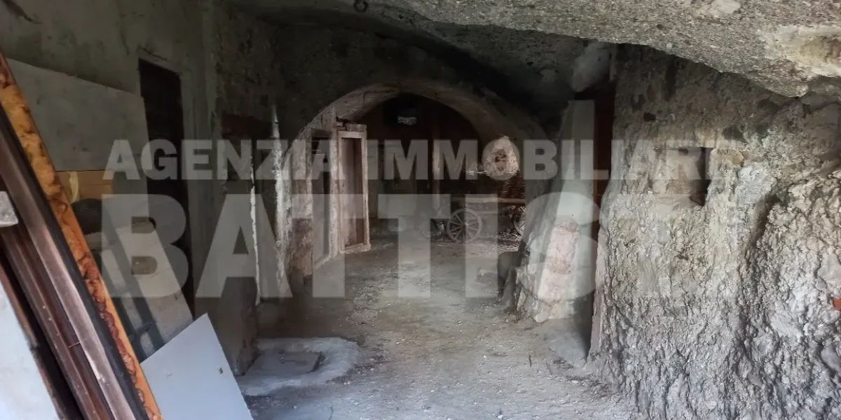 GRANDE PORZIONE IN CENTRO STORICO