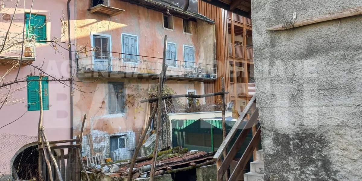 GRANDE PORZIONE IN CENTRO STORICO