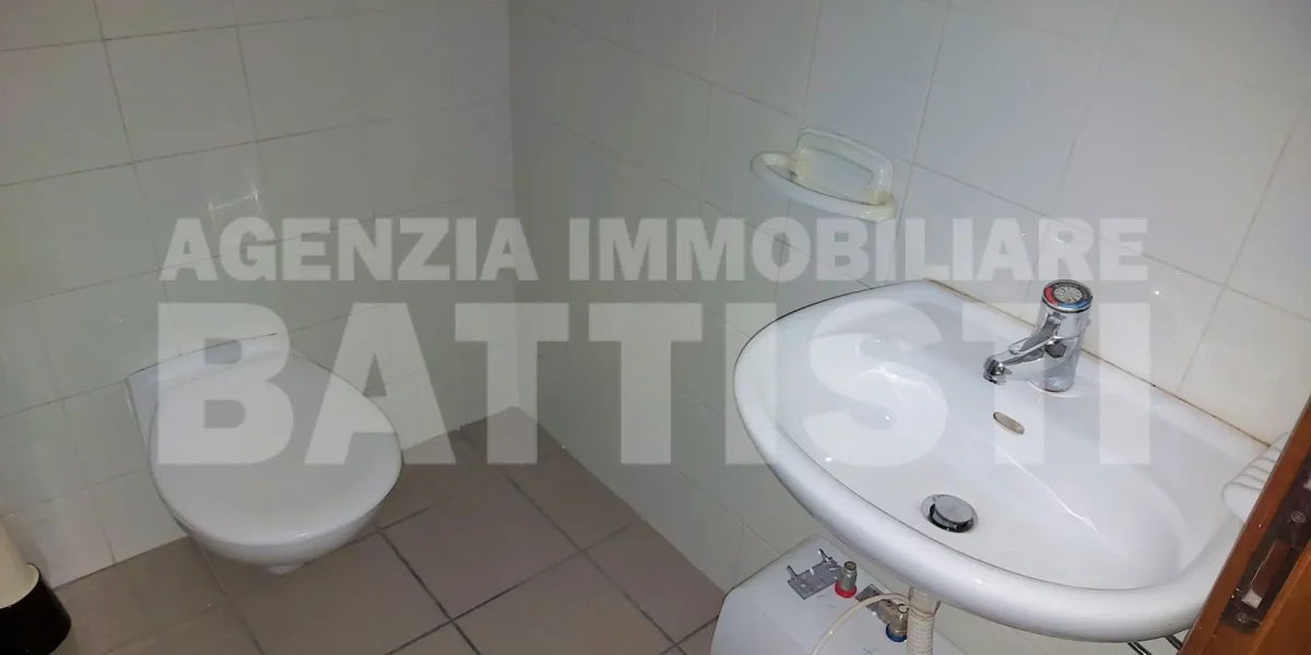 AMPIO LOCALE COMMERCIALE