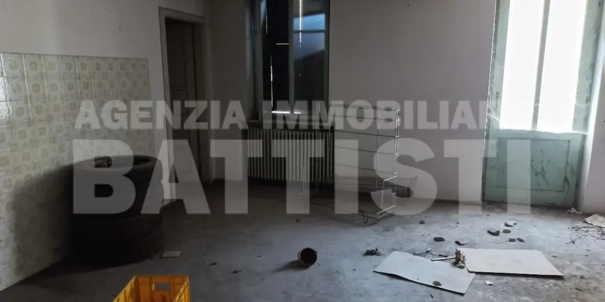 INTERO EDIFICIO IN POSIZIONE CENTRALE