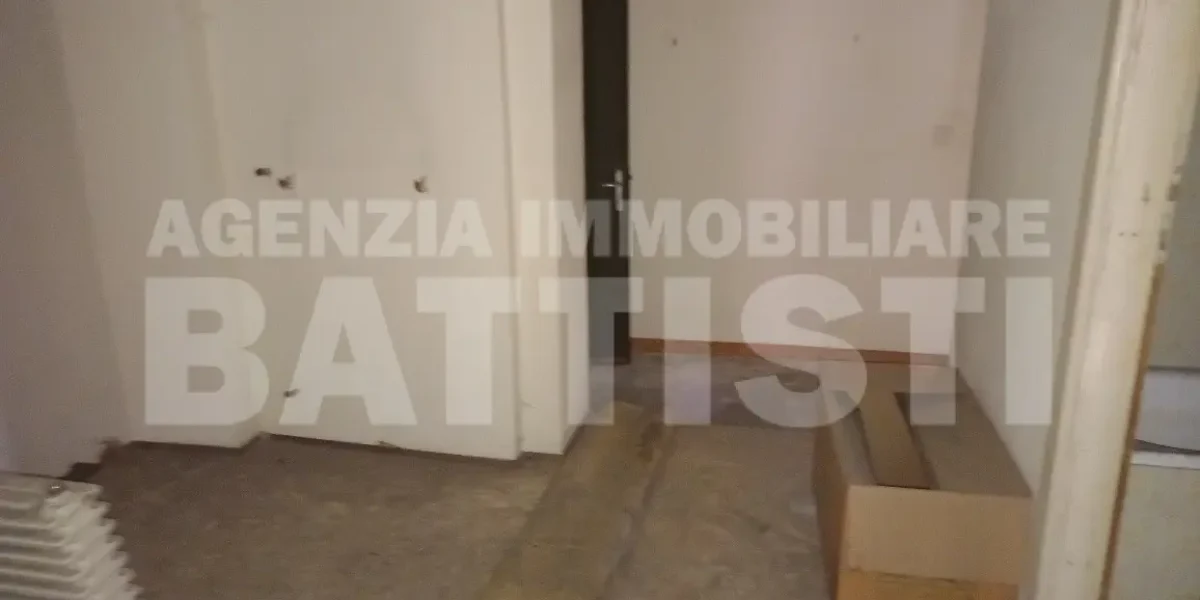 INTERO EDIFICIO IN POSIZIONE CENTRALE