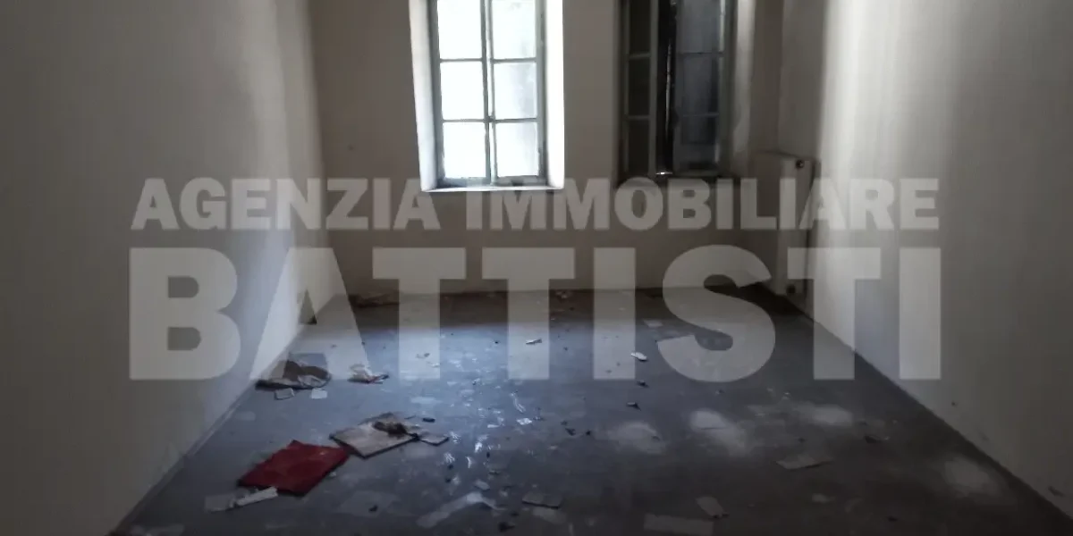 INTERO EDIFICIO IN POSIZIONE CENTRALE