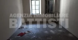 INTERO EDIFICIO IN POSIZIONE CENTRALE
