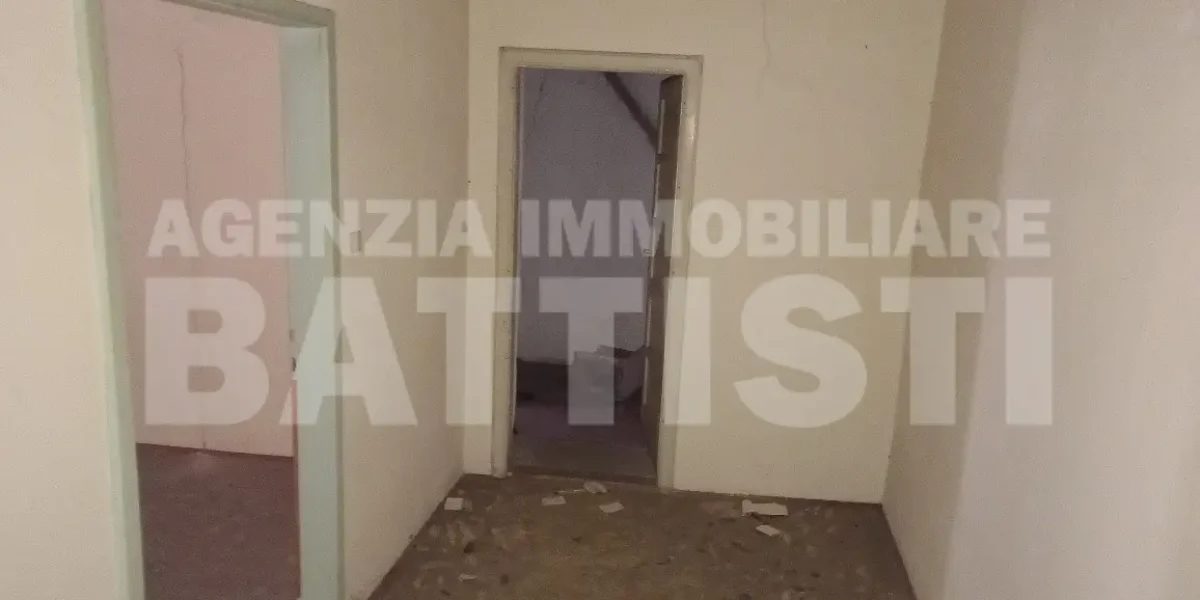 INTERO EDIFICIO IN POSIZIONE CENTRALE