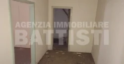 INTERO EDIFICIO IN POSIZIONE CENTRALE