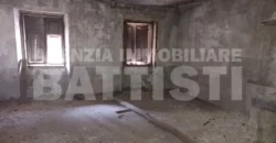 INTERO EDIFICIO IN POSIZIONE CENTRALE