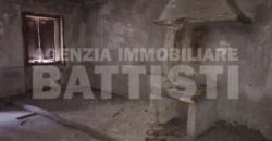 INTERO EDIFICIO IN POSIZIONE CENTRALE