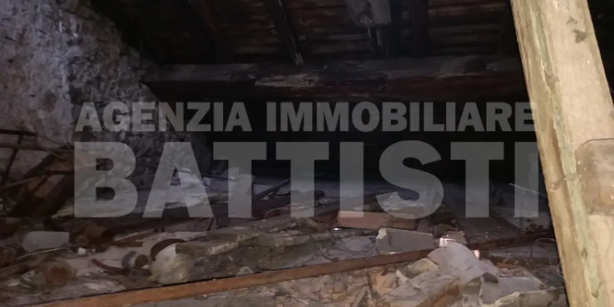 INTERO EDIFICIO IN POSIZIONE CENTRALE
