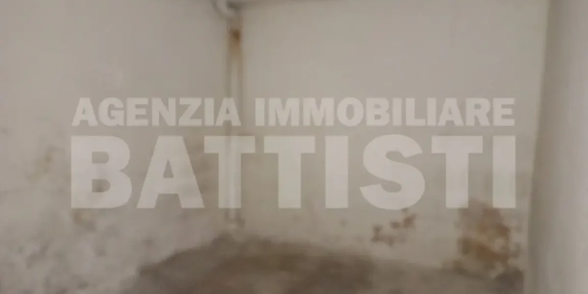 INTERO EDIFICIO IN POSIZIONE CENTRALE