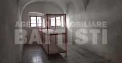 INTERO EDIFICIO IN POSIZIONE CENTRALE