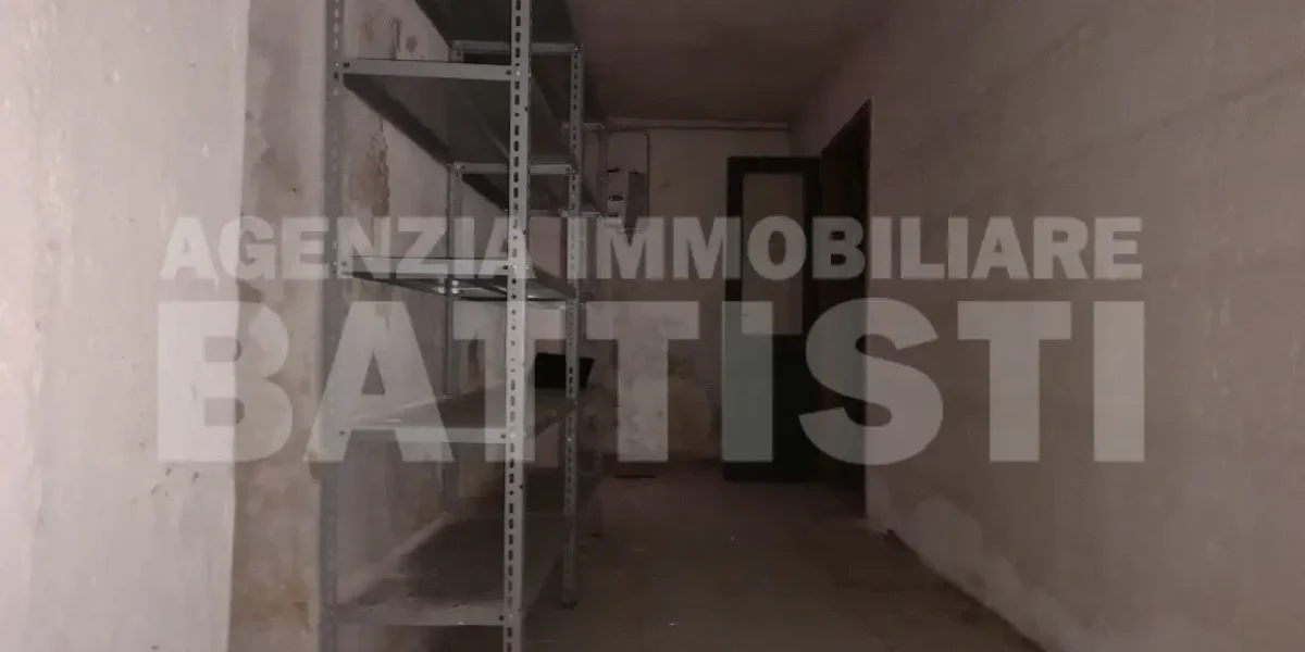 INTERO EDIFICIO IN POSIZIONE CENTRALE