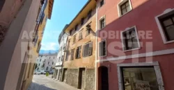 INTERO EDIFICIO IN POSIZIONE CENTRALE