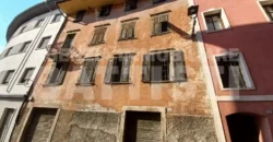 INTERO EDIFICIO IN POSIZIONE CENTRALE