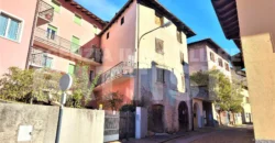 PORZIONE IN CENTRO