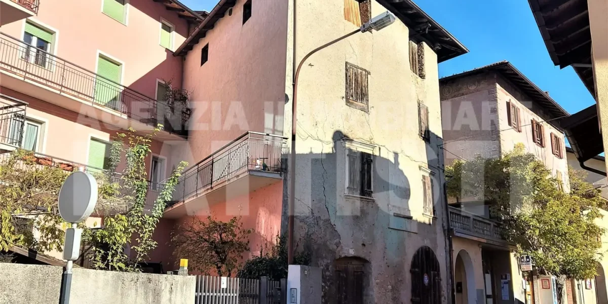 PORZIONE IN CENTRO