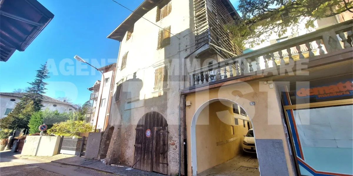 PORZIONE IN CENTRO