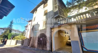 PORZIONE IN CENTRO