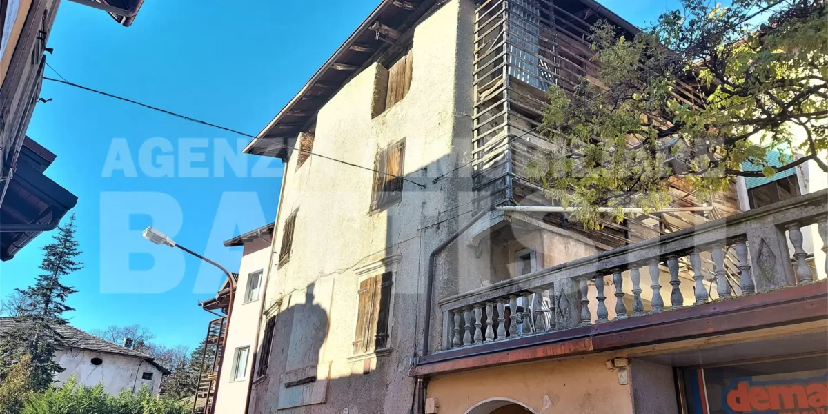 PORZIONE IN CENTRO