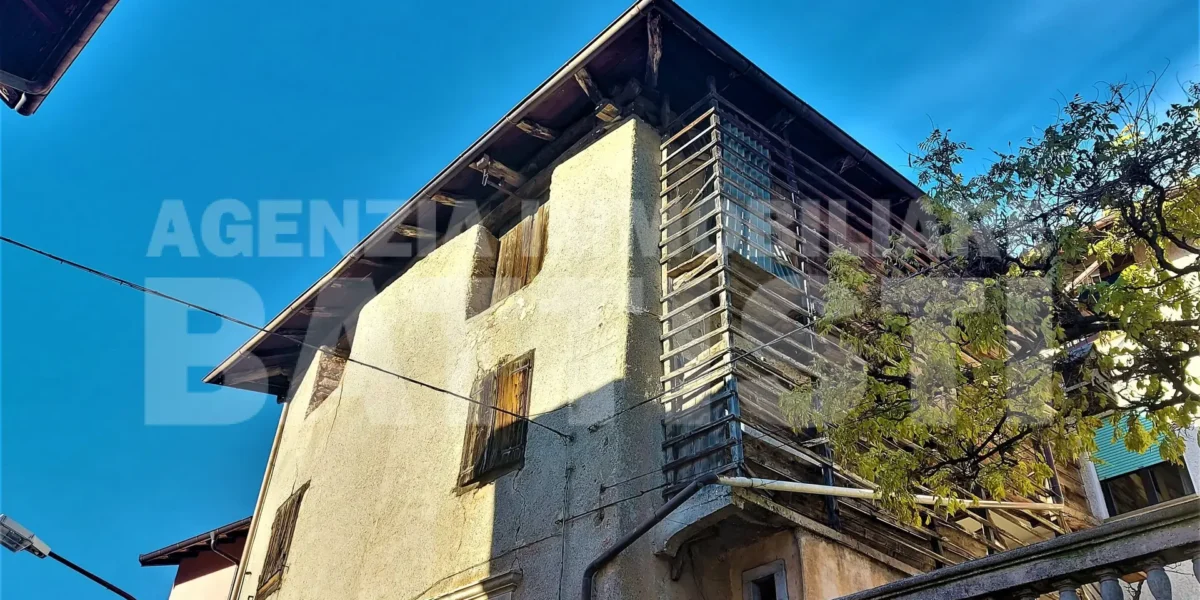 PORZIONE IN CENTRO