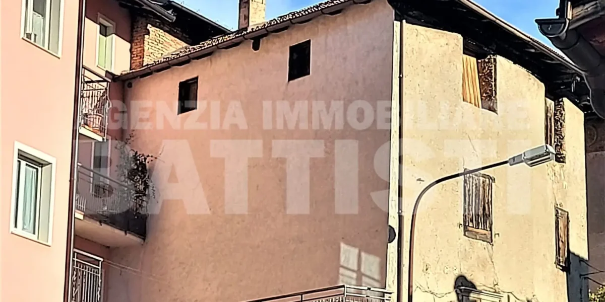 PORZIONE IN CENTRO