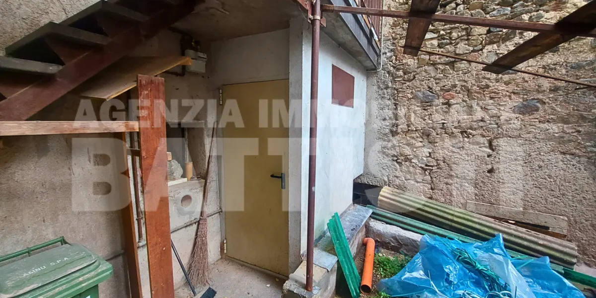 PORZIONE CON DUE APPARTAMENTI