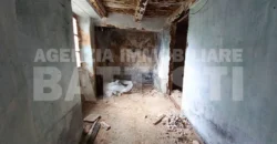 PORZIONE DI CASA con terreno di mq 700
