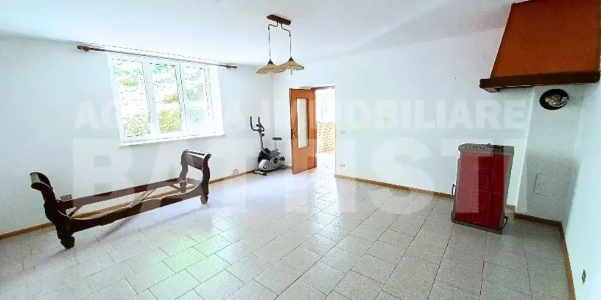 PORZIONE DI MASO CON TERRENO