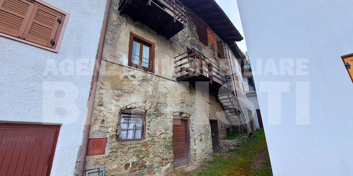 EDIFICIO SU TRE LIVELLI