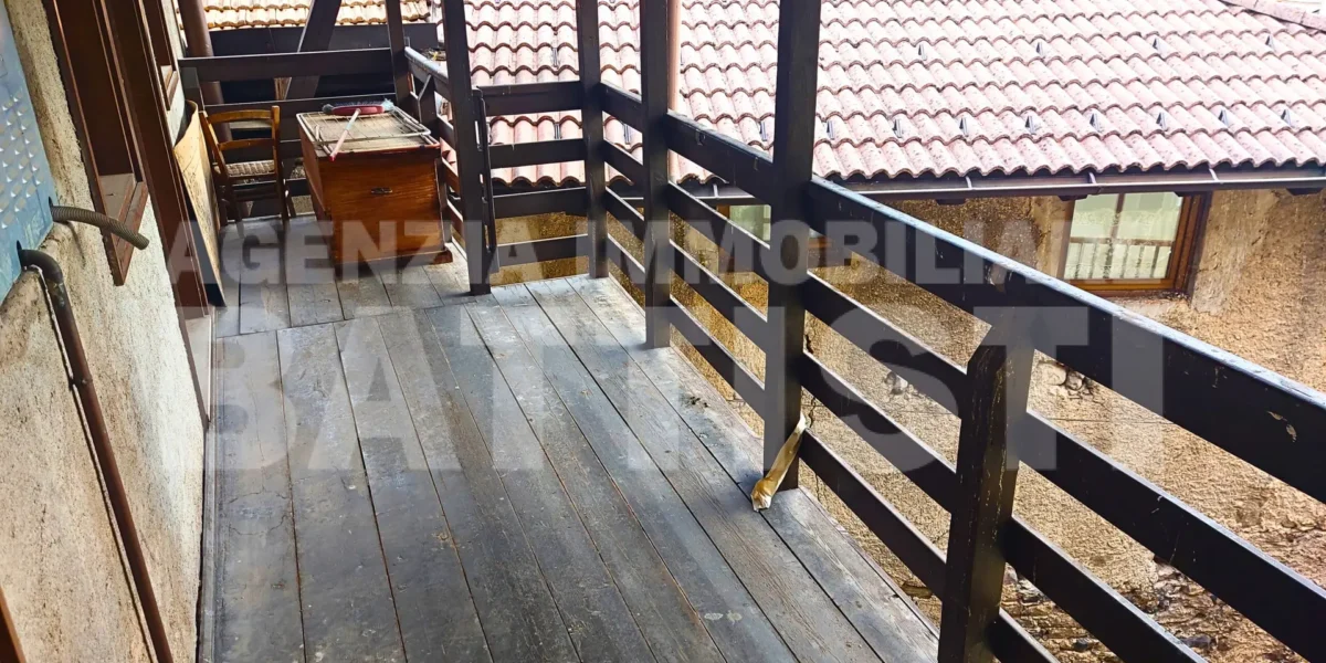 PORZIONE CON DUE APPARTAMENTI