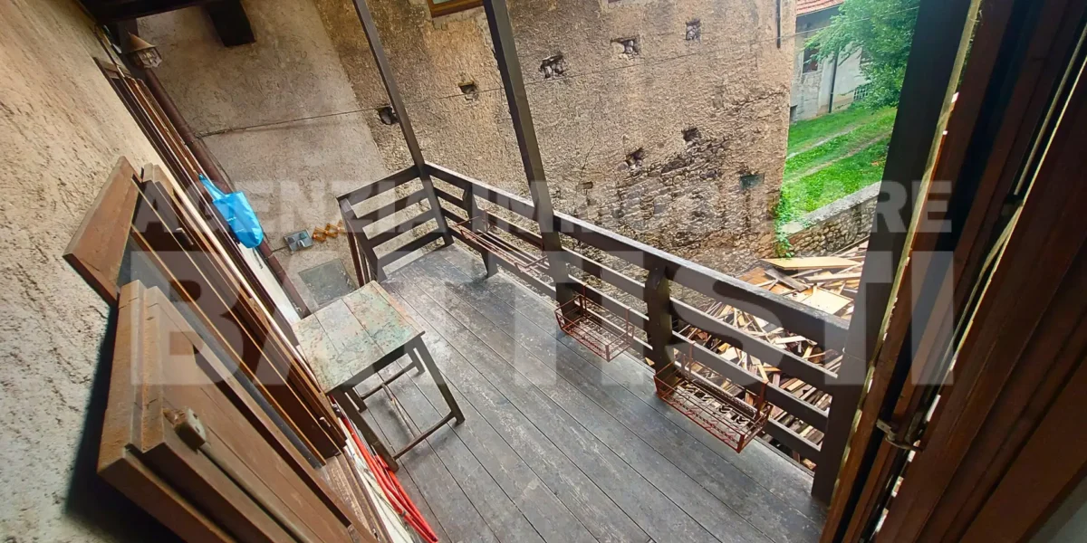PORZIONE CON DUE APPARTAMENTI