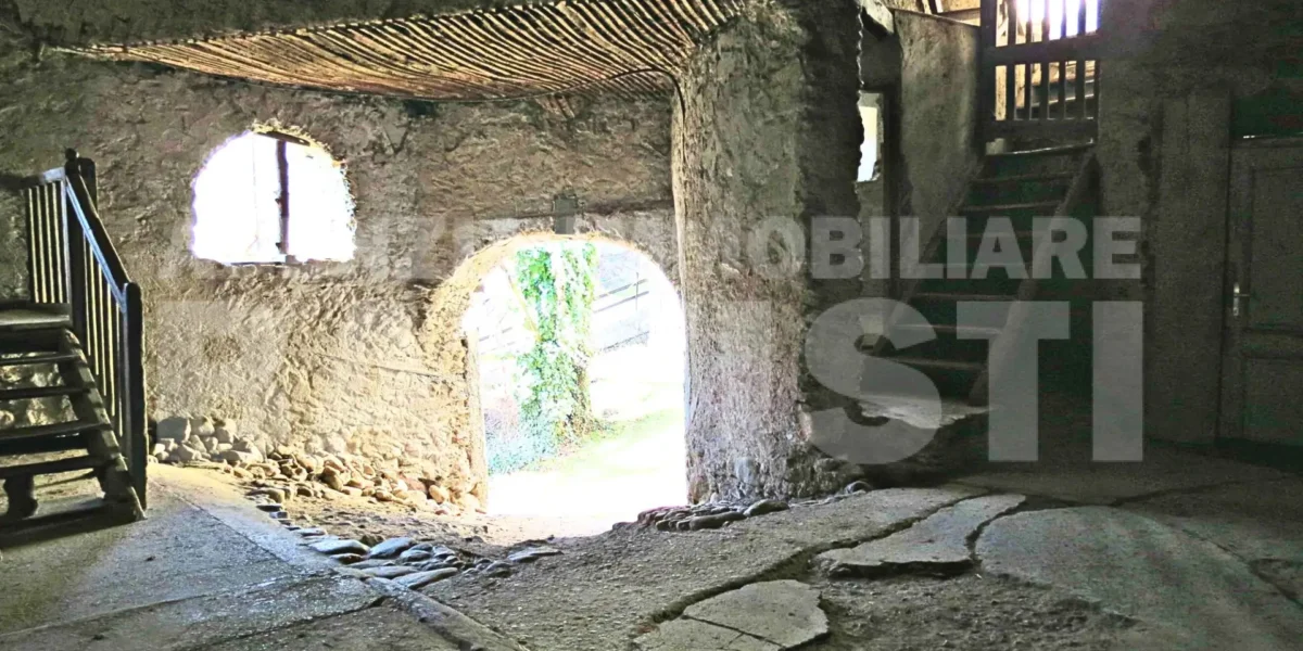 AMPIA PORZIONE DI CASA CON BEL PANORAMA