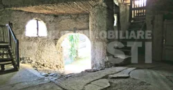 AMPIA PORZIONE DI CASA CON BEL PANORAMA