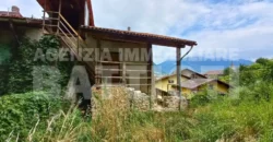 PORZIONE DI CASA con terreno di mq 700