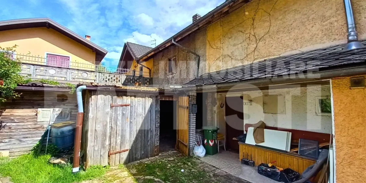 PORZIONE DI CASA DA RISTRUTTURARE CON GIARDINO