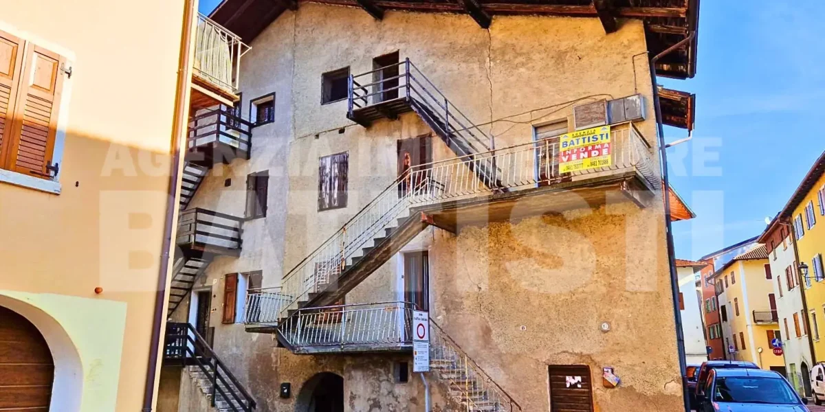 PORZIONE IN CENTRO CON DUE ALLOGGI