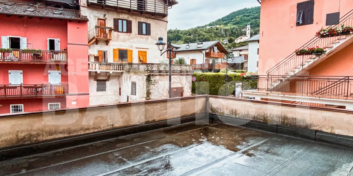 PORZIONE CON DUE APPARTAMENTI