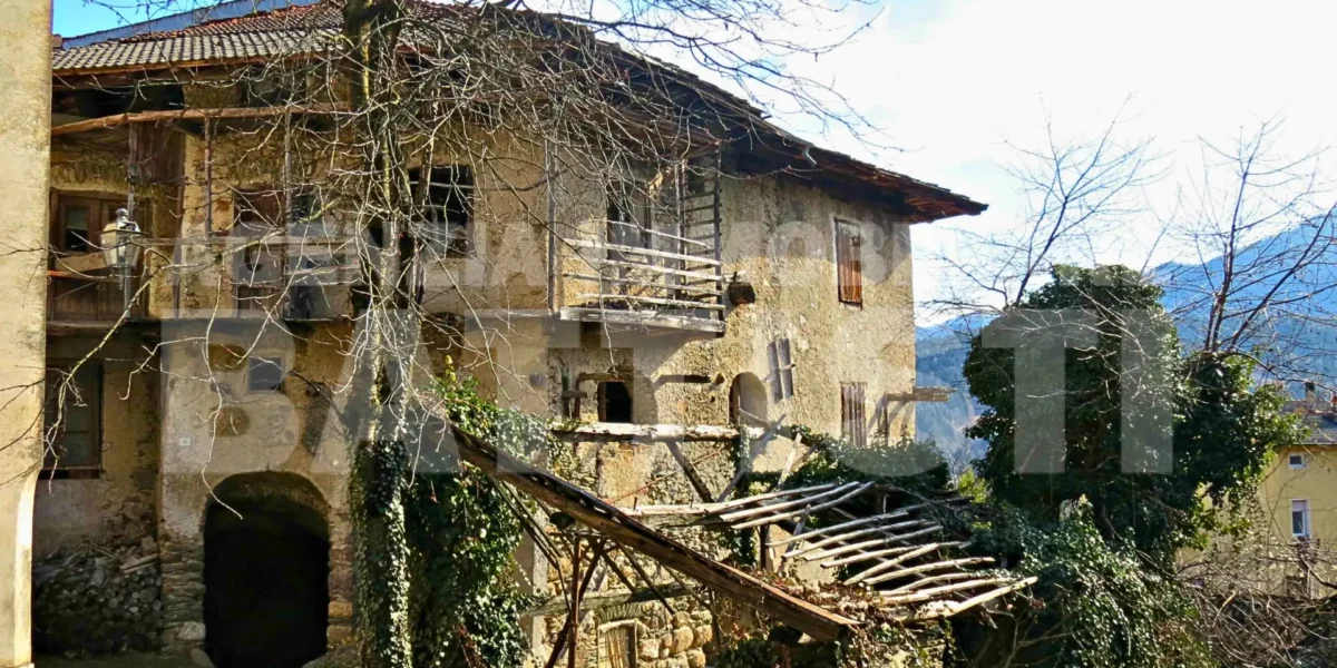 AMPIA PORZIONE DI CASA CON BEL PANORAMA