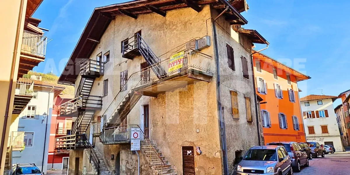 PORZIONE IN CENTRO CON DUE ALLOGGI