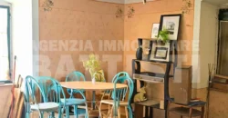 AMPIA PORZIONE DI CASA CON BEL PANORAMA