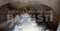 PORZIONE DI CASA con terreno di mq 700