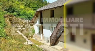 PORZIONE DI MASO CON TERRENO