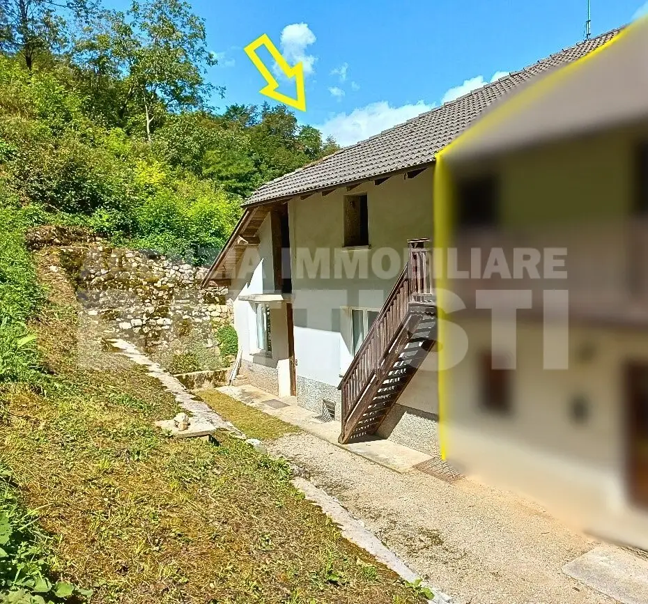 PORZIONE DI MASO CON TERRENO
