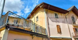 PORZIONE DI CASA DA RISTRUTTURARE CON GIARDINO