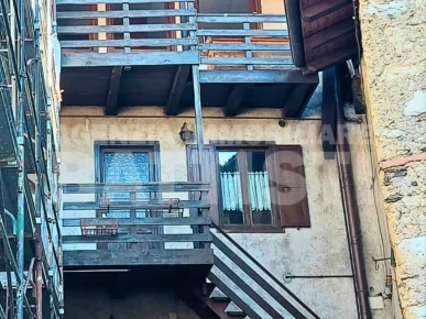 PORZIONE CON DUE APPARTAMENTI