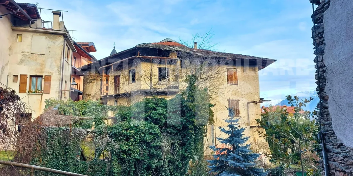 AMPIA PORZIONE DI CASA CON BEL PANORAMA