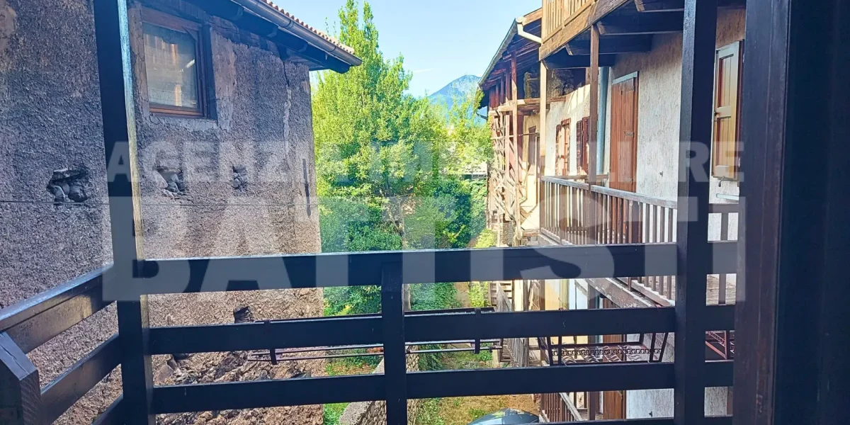 PORZIONE CON DUE APPARTAMENTI
