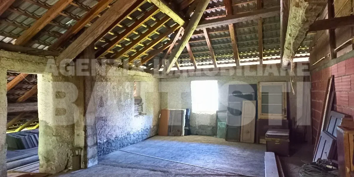 PORZIONE DI MASO CON TERRENO