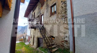 EDIFICIO SU TRE LIVELLI